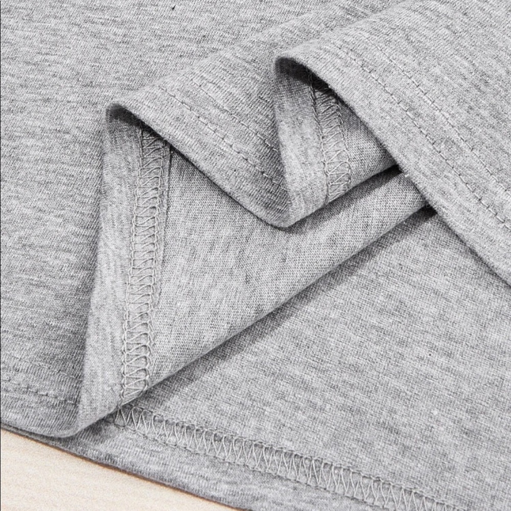 🆕 (M, L) Gray “Smile” Graphic Tee - Picture 4 of 4